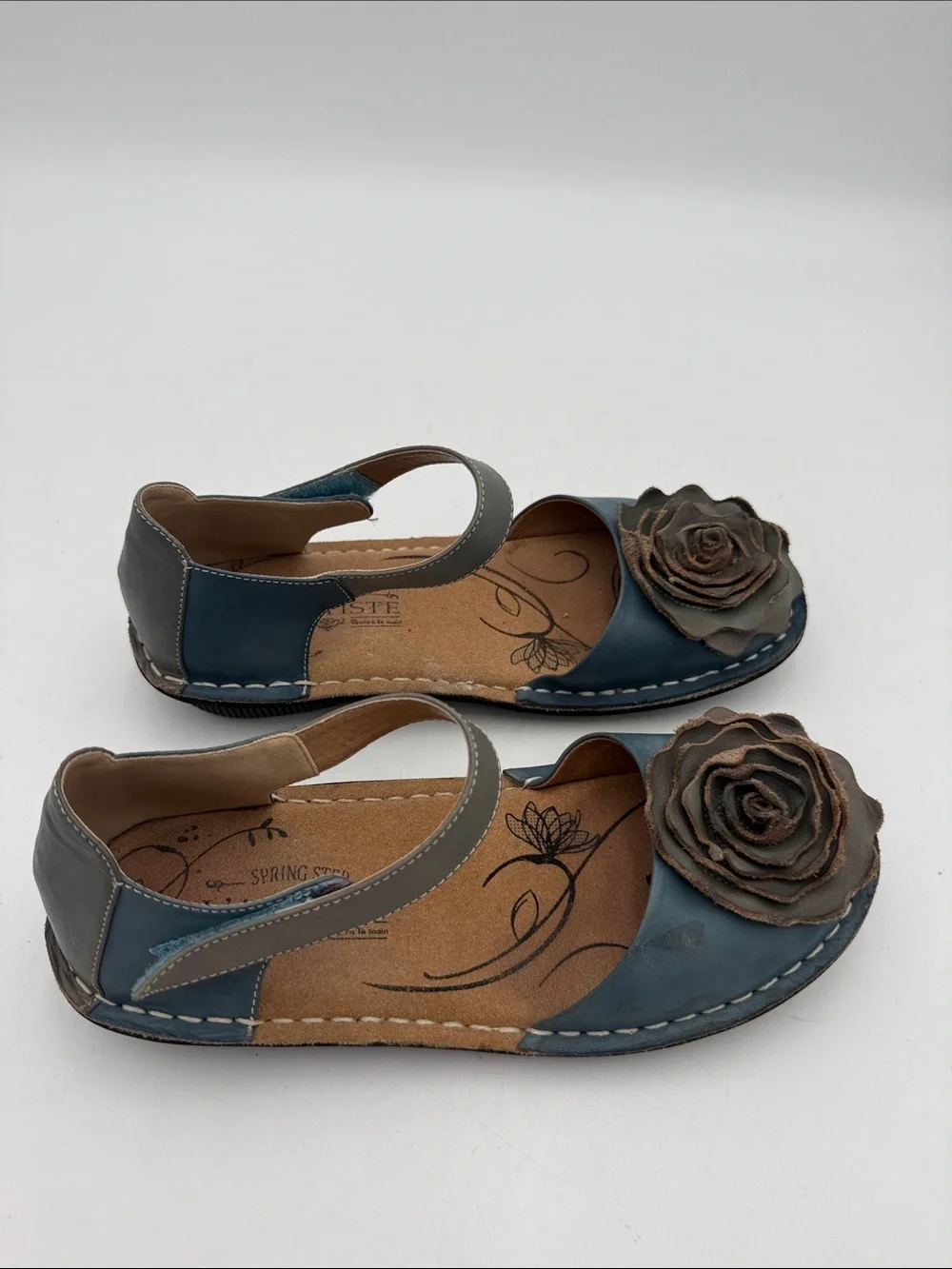 Spring Step Blue Leather Mary Jane Flats women 7 Gray Strap Floral Applique Y2K